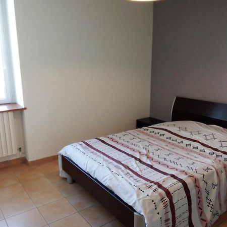 Chez Steph Apartment Saint-Germain-Nuelles Bagian luar foto